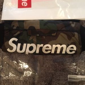 SUPREME HANDWARMER CAMO